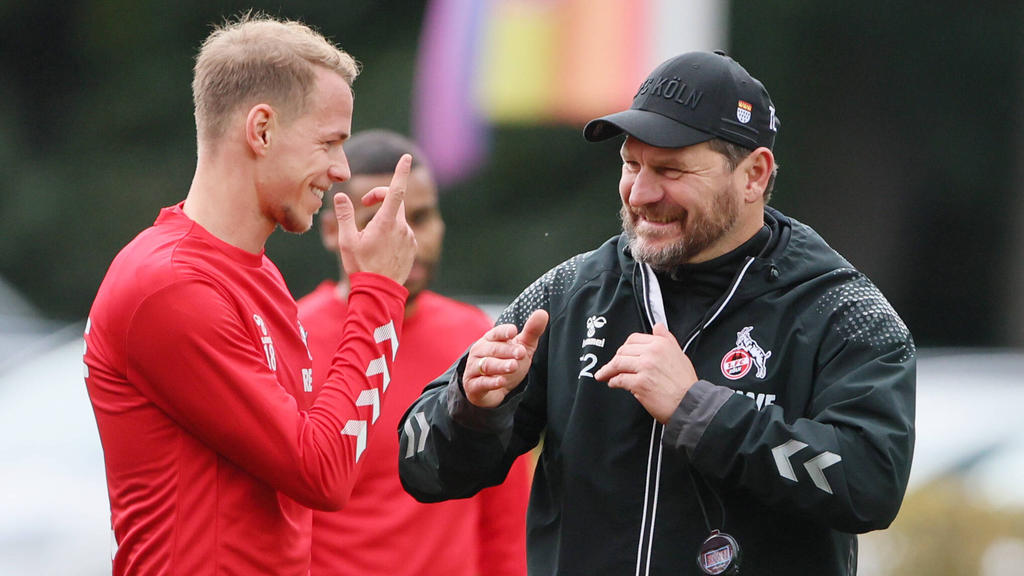 Kölns Trainer Steffen Baumgart (r.) sieht kein Stürmerproblem bei FC Bayern und DFB
