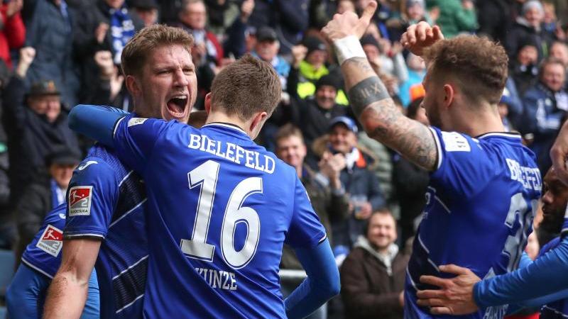 Arminia Bielefeld führt die Tabelle der 2. Liga an Arminia Bielefeld führt die Tabelle der 2. Liga an