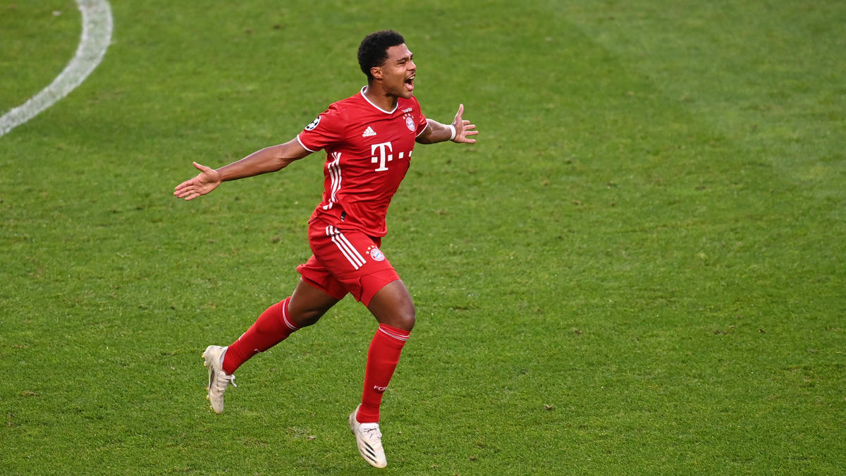 Serge Gnabry erzielte das 1:0 für den FC Bayern gegen Schalke 04 Serge Gnabry erzielte das 1:0 für den FC Bayern gegen Schalke 04