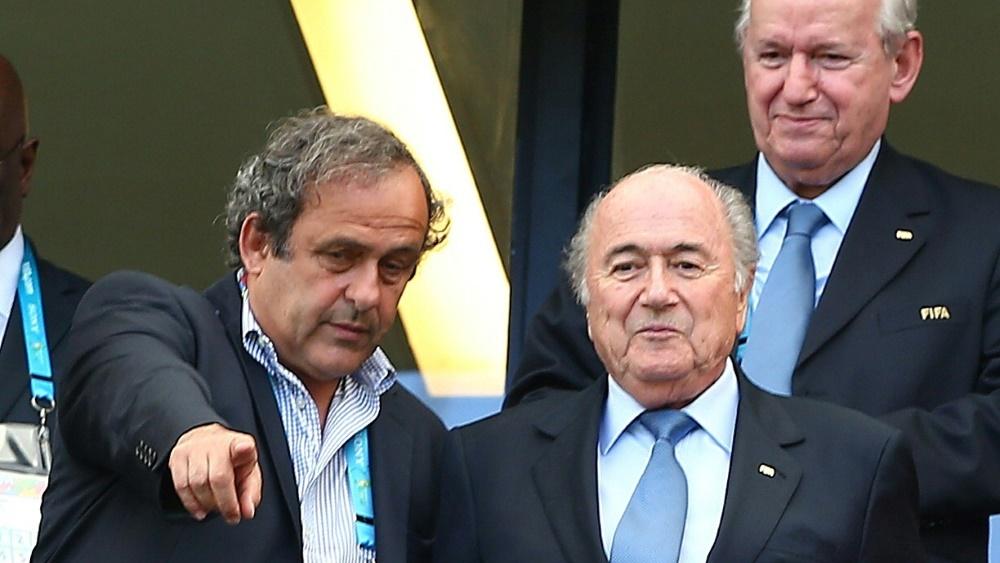 Platini (l.) und Blatter werden Betrug vorgeworfen Platini (l.) und Blatter werden Betrug vorgeworfen