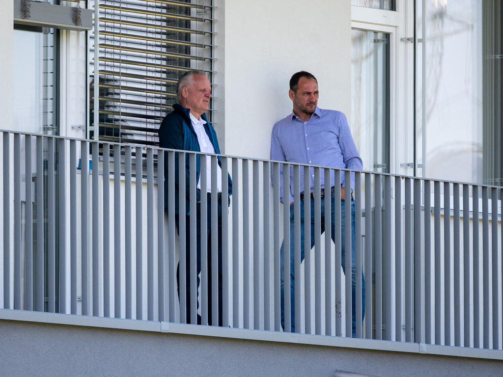 Werner Gunz und Christian Möckel beobachten ein Training Werner Gunz und Christian Möckel beobachten ein Training