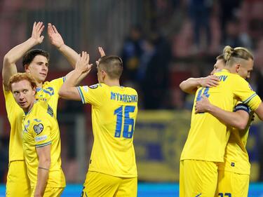 Ukrainische Spieler feiern nach dem Einzug ins Playoff-Finale.