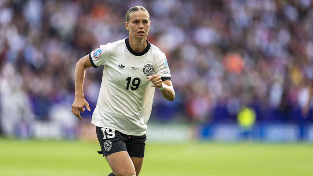 Fußballerin mit beruflichem Weitblick: Klara Bühl. Fußballerin mit beruflichem Weitblick: Klara Bühl.