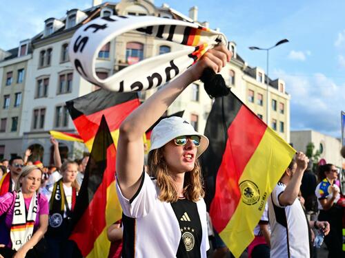 Viel los in der Schweiz: Die Fans strömten in die Stadien.