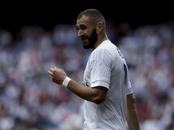 Karim Benzema kijkt niet al te vrolijk tijdens het competitieduel Real Madrid - Málaga. (26-09-2015)