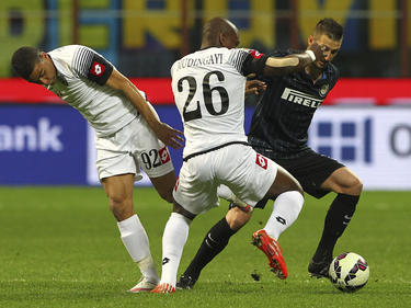 Kuzmanovic (dcha.) y el Inter solo empataron ante el Cesena. (Foto: Getty)
