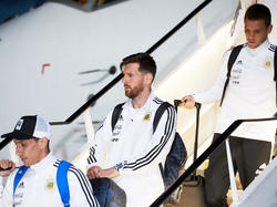 Messi aterriza con sus compañeros de selección en Moscú. (Foto: Getty)