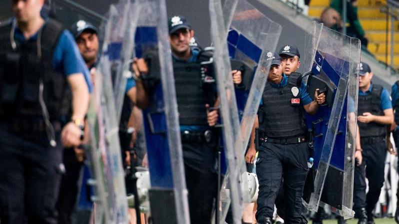 Sicherheitskräfte sind beim Stadtderby zwischen Besiktas und Fenerbahce obligatorisch