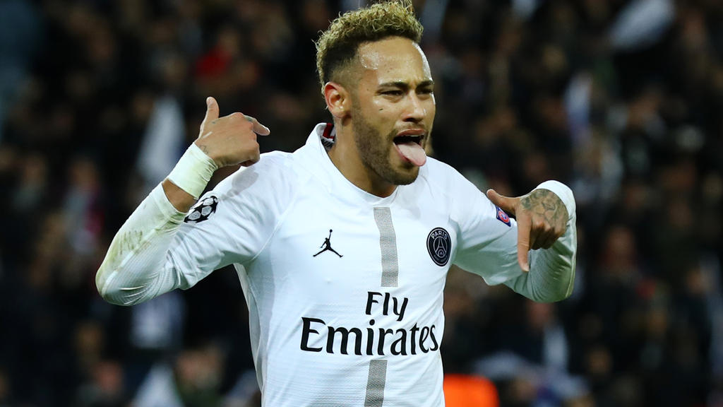 Neymar puede estar haciéndole guiños a otro equipo que viste de blanco. Foto: Getty)