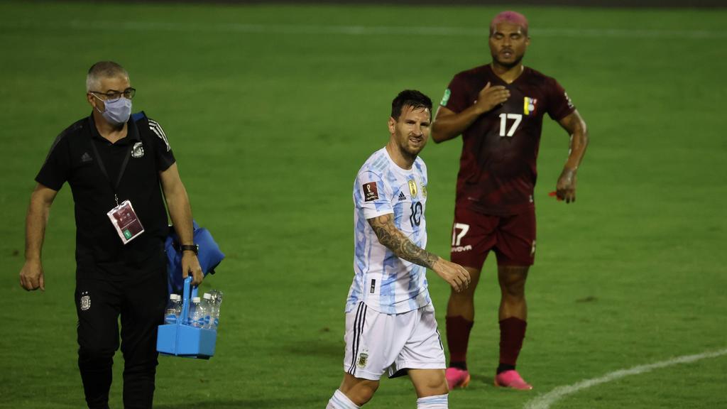 Wurde übel gefoult: Superstar Lionel Messi (M.) Wurde übel gefoult: Superstar Lionel Messi (M.)
