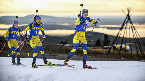 Stina Nilsson (Nummer 3) macht im Biathlon Schluss