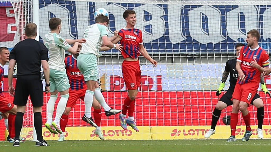 Werder Bremen siegt beim 1. FC Heidenheim Werder Bremen siegt beim 1. FC Heidenheim
