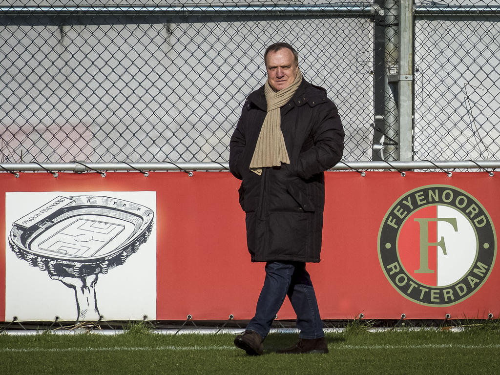 Dick Advocaat laat zijn gezicht zien bij een training van Feyenoord. (17-02-2016) Dick Advocaat laat zijn gezicht zien bij een training van Feyenoord. (17-02-2016)