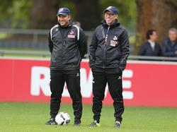 Peter Stöger (r.) fehlte beim Training des 1. FC Köln am Montag