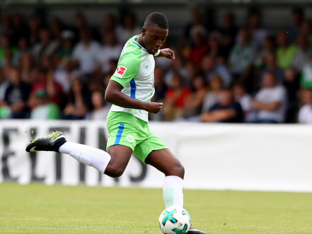 Riechedly Bazoer erzielte einen Treffer für die Wölfe Riechedly Bazoer erzielte einen Treffer für die Wölfe