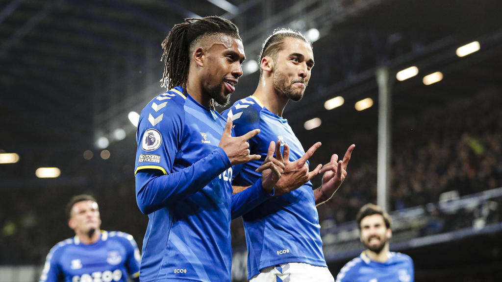 Ten-man Everton snatch vital 99th-minute win