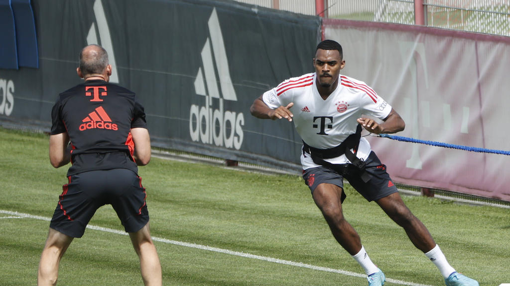 Ryan Gravenberch (r.) ist neu beim FC Bayern Ryan Gravenberch (r.) ist neu beim FC Bayern