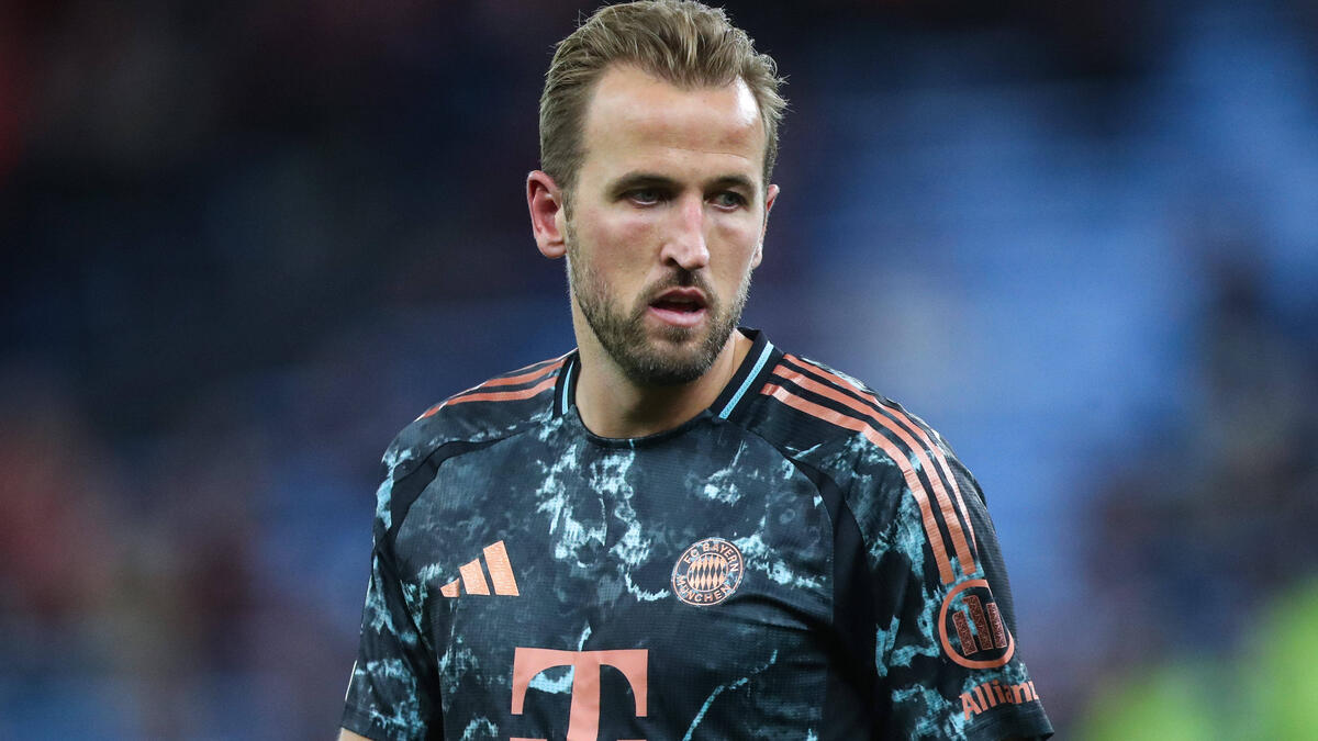 Tiền đạo ngôi sao Harry Kane đeo logo FC Bayern trên ngực từ năm 2023