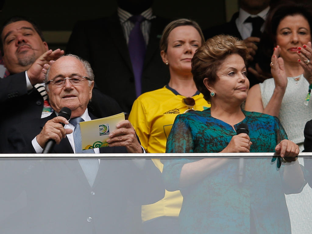 Staatspräsidentin Dilma Rousseff (r.) mit Joseph S. Blatter