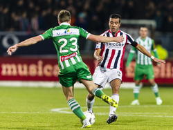 In het duel Willem II - PEC Zwolle trekken Ben Rienstra (l.) en Ali Messaoud de poot niet terug in een fysiek duel. (13-12-2014)