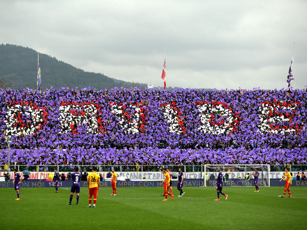 Fans des AC Florenz gedenken dem verstorbenen Kapitän Davide Astori