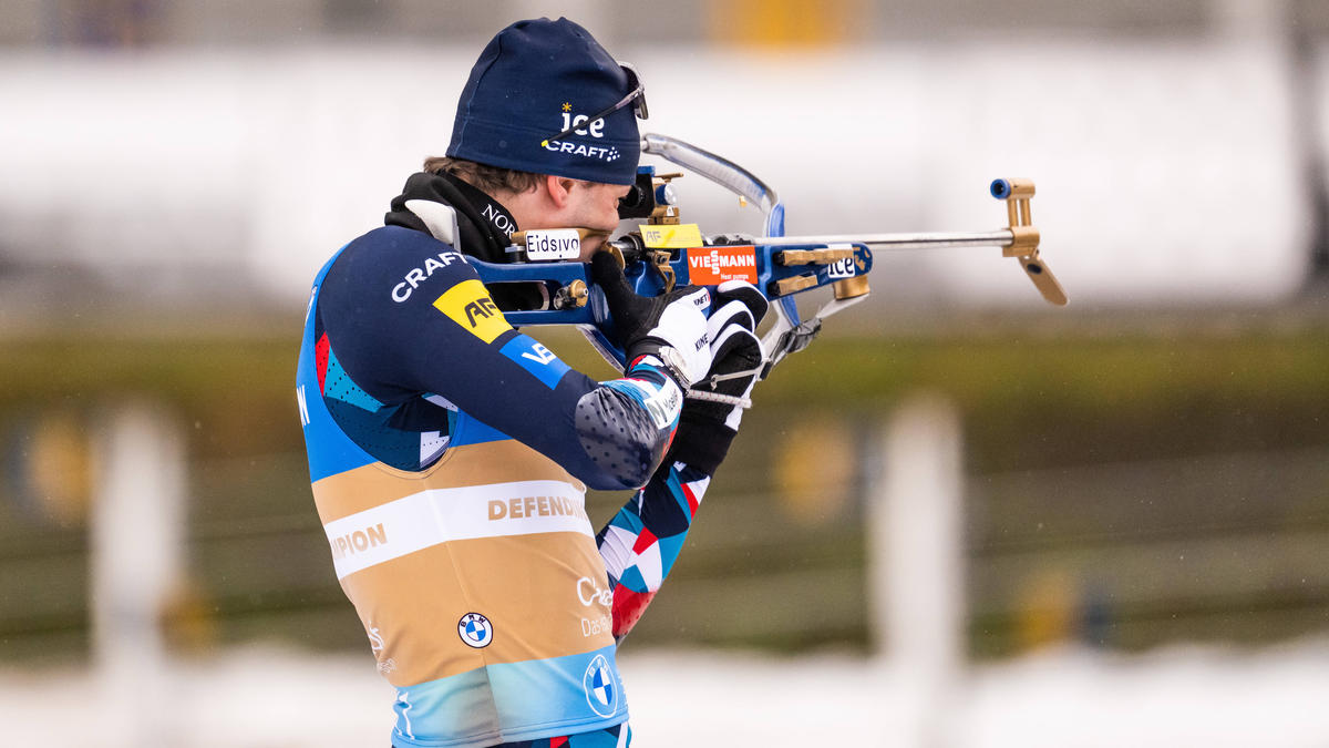 Biathlon-Ass Sturla Holm Lægreid experimentierte in der Vorbereitung viel mit der Waffe