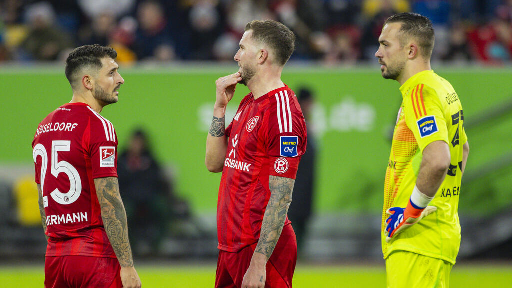André Hoffmann (m.) könnte von Fortuna Düsseldorf zum FC Schalke 04 wechseln André Hoffmann (m.) könnte von Fortuna Düsseldorf zum FC Schalke 04 wechseln