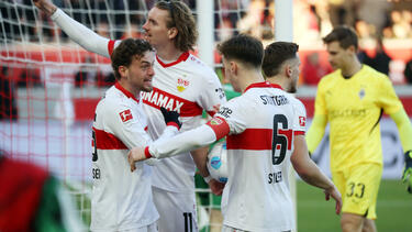 Jacob Bruun Larsen (l.) verlässt den VfB Stuttgart