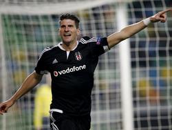 Mario Gomez kan juichen tijdens het Europa League-duel Sporting CP - Beşiktaş. (10-12-2015)