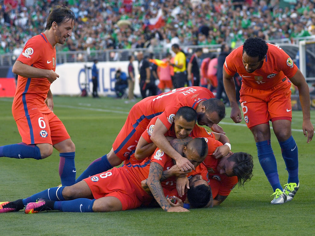 Los jugadores de Chile celebran el último y séptimo gol ante México. (Foto: Getty)