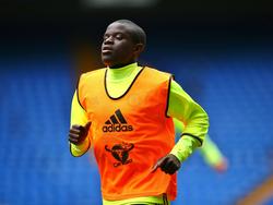 N'Golo Kanté tijdens een training van Chelsea op Stamford Bridge. (10-08-2016)