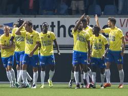 Grote vreugde bij de spelers van SC Cambuur. De Leeuwarders komen op voorsprong tegen Almere City FC. (09-09-2016)