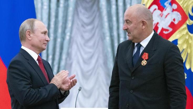 Wladimir Putin hat Stanislav Cherchesov einen Orden verliehen