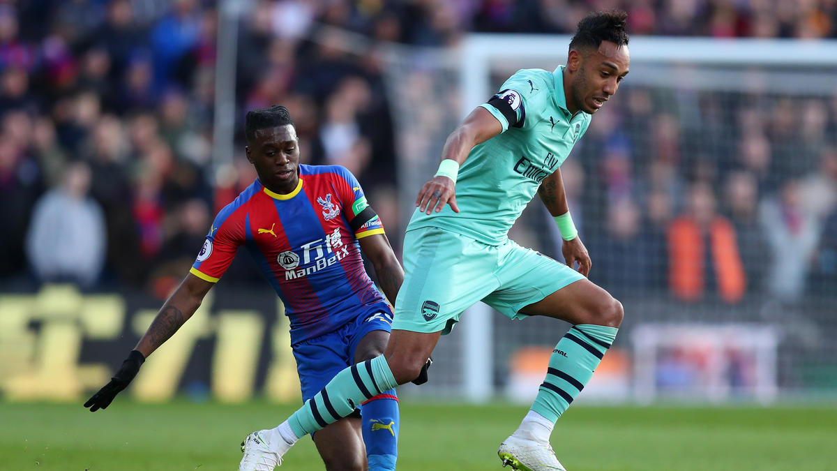 Aaron Wan-Bissaka (l.) könnte bald zusammen mit Pierre-Emerick Aubameyang bei Arsenal spielen Aaron Wan-Bissaka (l.) könnte bald zusammen mit Pierre-Emerick Aubameyang bei Arsenal spielen