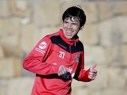 Jeffrey Leiwakabessy kan lachen tijdens het trainingskamp van NEC Nijmegen in Spanje (05-01-2017).