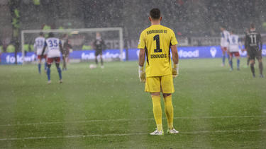 HSV-Torwart Heuer Fernandes erlebte einen turbulenten Abend gegen St. Pauli