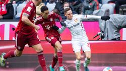 Bayern Münchens Jamal Musiala (l.) und der Leverkusener Florian Wirtz treffen am Samstag wieder aufeinander.