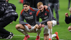 Hugo Larsson (r.) gehört zu den Topstars von Eintracht Frankfurt