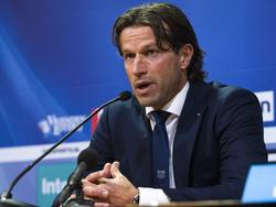 Ernest Faber staat als trainer van NEC de Nederlandse media te woord na de wedstrijd tegen Willem II. (28-08-2015)