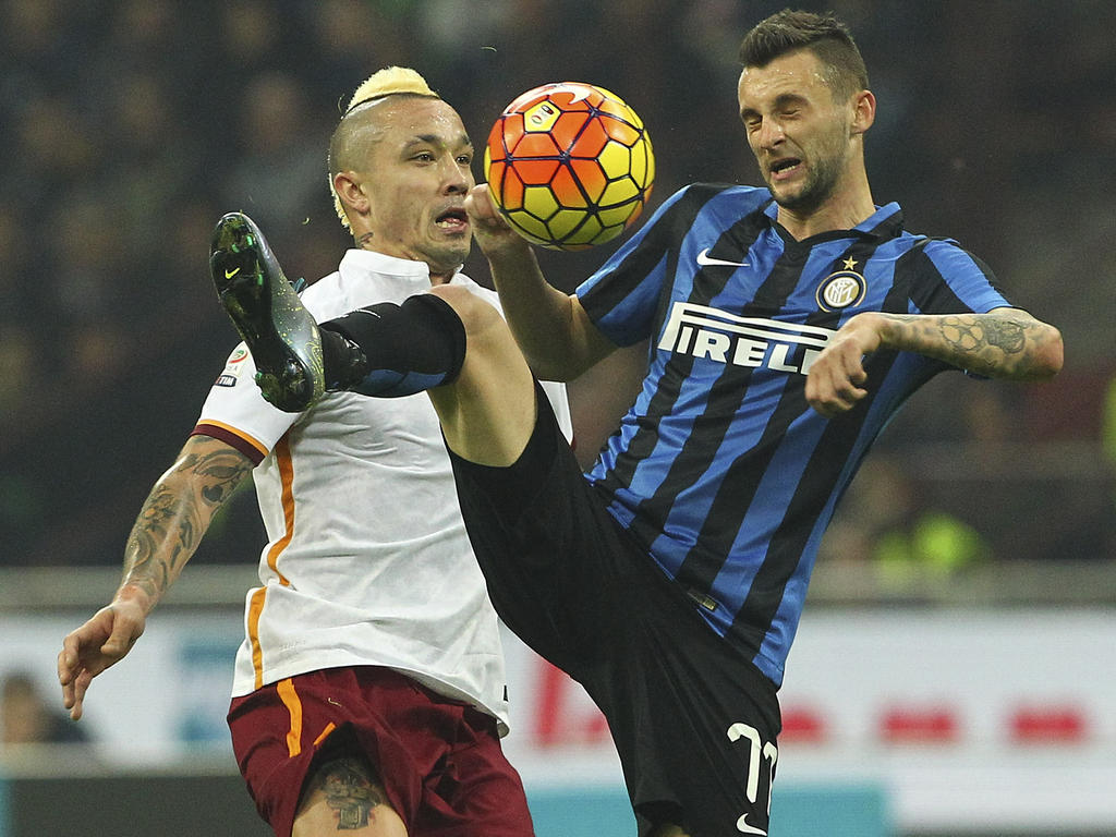 Augen zu und durch: Marcelo Brozovic gewinnt mit Inter gegen Radja Nainggolans Romas