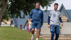 Trainer Hansi Flick (l.) und Torwart Sven Ulreich (r.) im Trainingslager des FC Bayern