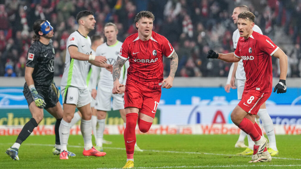 Die Freiburger bejubeln ein Tor von Lukas Kübler Die Freiburger bejubeln ein Tor von Lukas Kübler