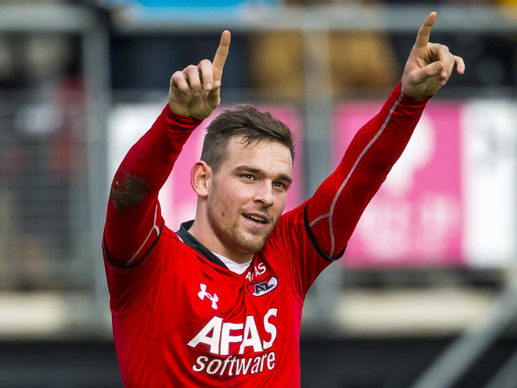 Vincent Janssen kan juichen tijdens het competitieduel AZ Alkmaar - Excelsior (06-03-2016).