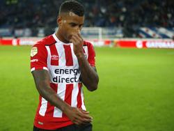 PSV-aanvaller Luciano Narsingh druipt teleurgesteld af na het gelijkspel tegen sc Heerenveen. (01-10-2016)