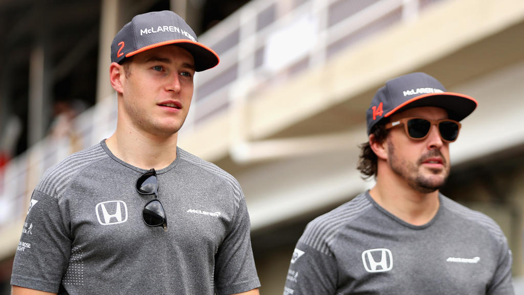 Fernando Alonso (r.) hatte warme Worte für Teamkollege Stoffel Vandoorne Fernando Alonso (r.) hatte warme Worte für Teamkollege Stoffel Vandoorne