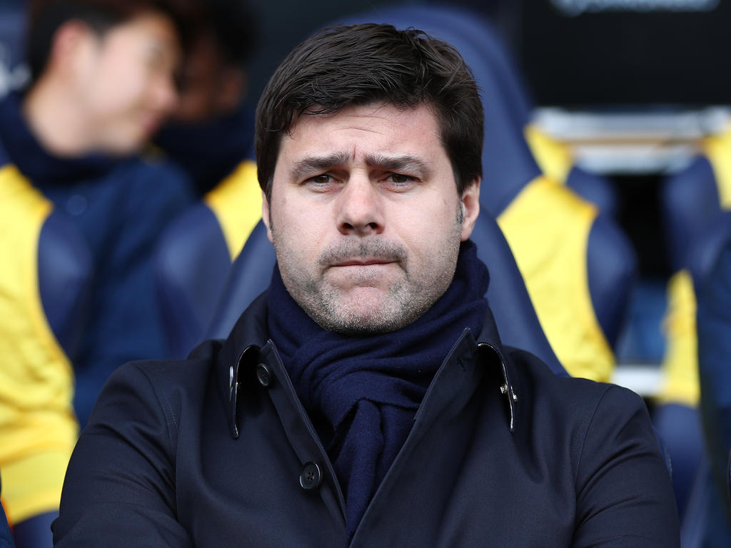 Pochettino op de bank tijdens de wedstrijd Burnley - Tottenham Hotspur