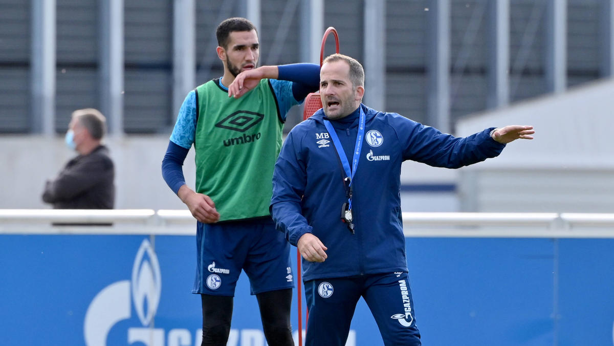 Manuel Baum hat beim FC Schalke 04 noch viel Arbeit vor sich Manuel Baum hat beim FC Schalke 04 noch viel Arbeit vor sich