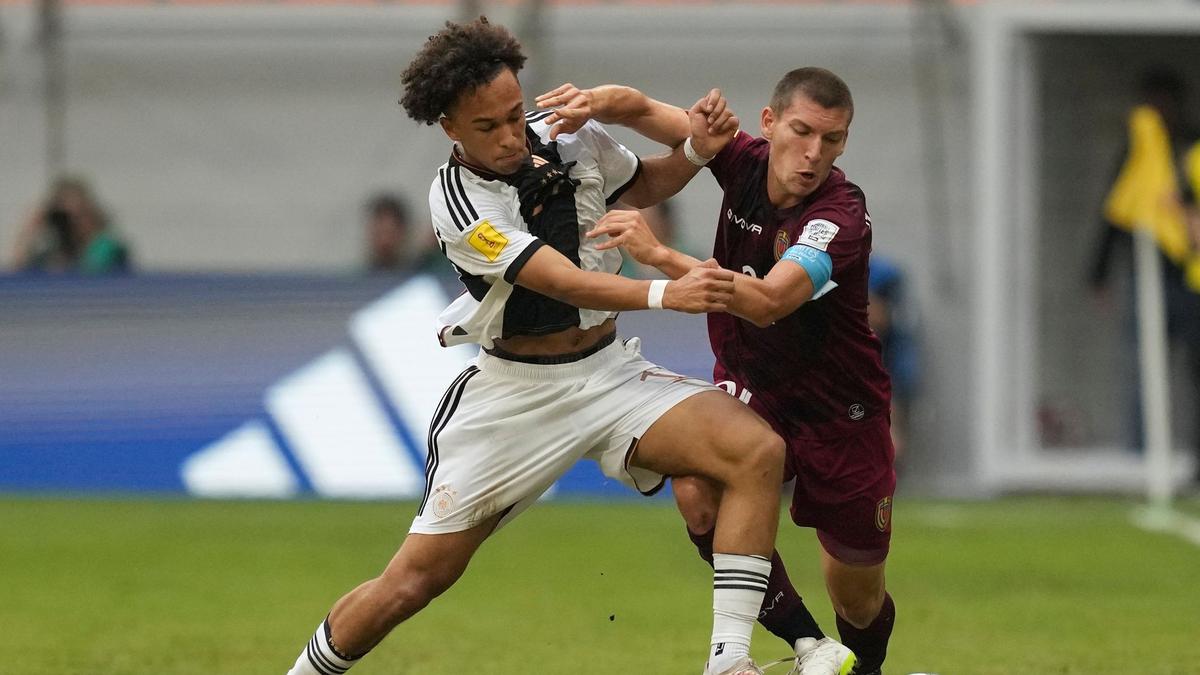Will mit Deutschlands U17 den WM-Titel: Eric da Silva Moreira (l.)