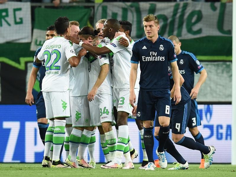 De middenvelder van Real Madrid baalt als VfL Wolfsburg op voorsprong is gekomen in de kwartfinale van de Champions League. (06-04-2016)