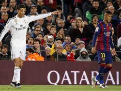 Cristiano Ronaldo (l.) und Neymar sollen bald gemeinsam für Paris auflaufen
